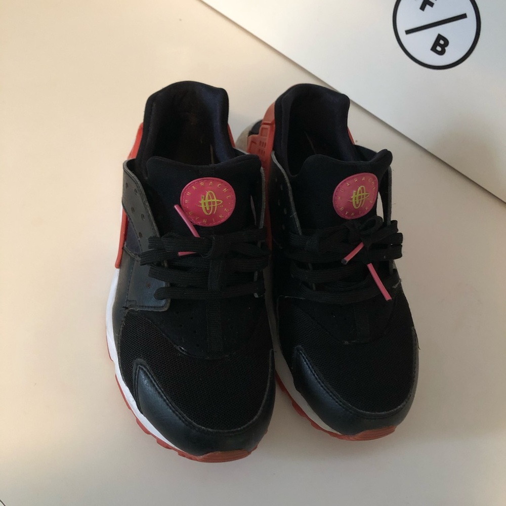 Nike hurrache pink and black